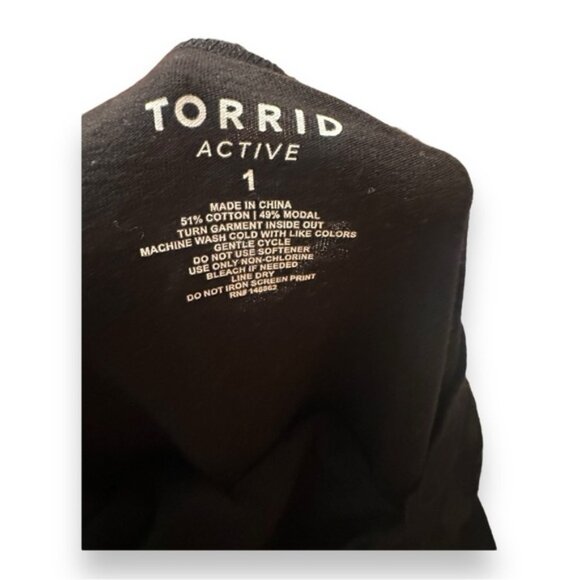 Women’s torrid 1 Black Silver Yin Yang Performance Cotton Active Tee 14 16 1X - Picture 12 of 14